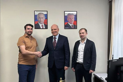 Государственное казенное учреждение города Москвы «Центр бухгалтерского учета и отчетности Департамента здравоохранения города Москвы» сообщает об успешном завершении пилотного проекта по обработке данных контрактов и оправдательных документов по оказанным услугам для целей управленческого учета. В рамках безвозмездного сотрудничества с компанией ООО «Социальный код» (г. Екатеринбург) проведено тестирование технологий искусственного интеллекта на 50 000 документах, что позволило увеличить скорость обработки данных в 107 раз по сравнению с классическими ручными методами ввода данных.