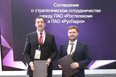 «Ростелеком» и «РусГидро» подписали соглашение о сотрудничестве по разработке предложений для формирования отраслевого стандарта киберустойчивости энергетической отрасли, а также о совместном совершенствовании, тестировании и внедрении российских технологий для обеспечения информационной безопасности (ИБ). Документ на ПМЭФ-2025 подписали председатель правления, генеральный директор ПАО «РусГидро» Виктор Хмарин и президент ПАО «Ростелеком» Михаил Осеевский.
