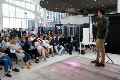 С 1 по 3 июня в Москве прошла ежегодная конференция Tech Week в традиционном офлайн формате. Tech Week 2021 стала одной из самых масштабных конференций для бизнеса. За 2 дня мероприятие посетили рекордные 4500 человек, а на Дне обучения 3 июня присутствовало 418 участников.