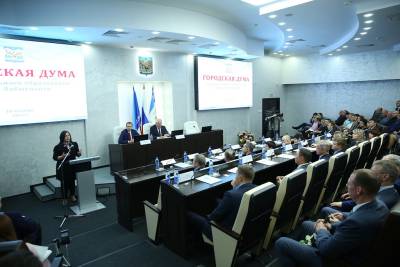 Компания RIWA поставила врезную конференц-систему VISSONIC CLEACON F для большого зала заседаний Администрации города Лабытнанги.