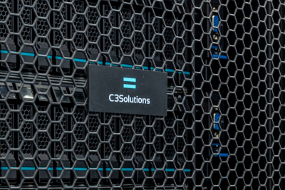 C3 Solutions, российский производитель и поставщик инженерных, телекоммуникационных и промышленных решений для ЦОД и других ИТ объектов, осуществил поставку инженерной инфраструктуры для первого в арктической зоне России дата-центра в городе Мурманск. Объект построен ПАО «Ростелеком» по заказу правительства Мурманской области, чтобы обеспечить качественное хранение цифровых данных для госорганизаций и крупных коммерческих компаний региона.