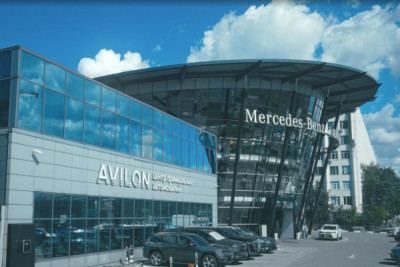 Российский автохолдинг «Авилон» совместно со специалистами Saby (продукт компании «Тензор») разработали решение КЭДО, которое позволило сократить временя документооборота и автоматизировать работу HR отдела «Авилон» на 60%. Так прием новых сотрудников, выдача усиленной неквалифицированной электронной подписи (НЭП) или подписание локальных нормативных документов совершается через систему Saby.