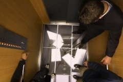На днях в Сети появился забавный рекламный ролик от южнокорейской компании LG Electronics. Видео называется "So real, it`s scary!" и призван прорекламировать LCD-экраны, созданные по технологии IPS (In-Plane Switching).