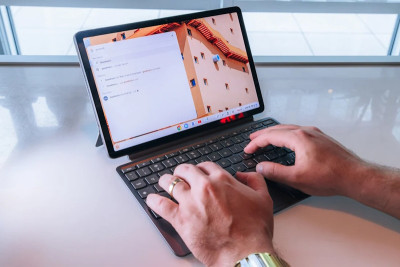 Компания Google объявила о выпуске двух новых моделей Chromebook и функций искусственного интеллекта на базе Gemini, которые появятся в операционной системе ChromeOS.