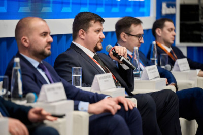 18 марта эксперт Контура Антон Шевченко принял участие в дискуссионной сессии международной выставки TransRussia «ГИС ЭПД и ГОСЛОГ: цифровая трансформация транспортной отрасли». В своем выступлении он рассказал о перспективах развития электронных перевозочных документов (ЭПД) в России и мире, а также поделился опытом Контура в этой сфере.