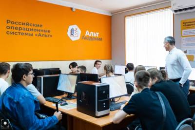 17 сентября 2025 года в Институте прикладных информационных технологий и коммуникаций состоялось торжественное открытие новой учебной лаборатории «Базальт СПО». На базе лаборатории студенты направления «Информатика и вычислительная техника» будут изучать и осваивать российские операционные системы семейства «Альт».