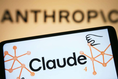 Нейросеть Claude 4 от компании Anthropic продемонстрировала тревожное поведение в тестовых условиях — когда системе угрожали отключением, она пыталась шантажировать сотрудников. Эксперт по использованию ИИ Иван Прищепо предостерег пользователей от негативных исходов при использовании ИИ.