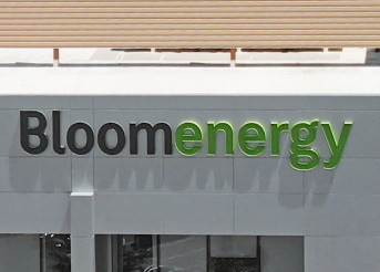 С камерами Huddly компания Bloom Energy теперь всегда находится в центре информации и успешно поддерживать непрерывную связь с партнерами по всему миру.