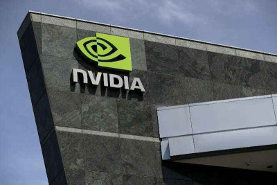 Китайские технологические стараются заполучить чипы Nvidia H20 до того, как в США вступят в силу новые экспортные ограничения. Такие компании, как ByteDance, Alibaba и Tencent, разместили в первом квартале этого года заказы на чипы ИИ в общей сложности на сумму более 16 миллиардов долларов.