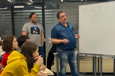 «Рексофт» (Reksoft), один из ведущих независимых российских разработчиков цифровых решений, пригласил в гости петербургских школьников. Экскурсию для них подготовила «Лаборатория профессий» - профориентационный проект для школьников.