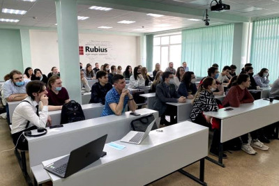 Представители «ЛАН АТМсервис» (входит в группу компаний ЛАНИТ) приняли участие в деловом завтраке руководителей IT-компаний-партнёров Цифровой академии Томского государственного университета систем управления и радиоэлектроники (ТУСУР) с ректором университета Виктором Рулевским. Участники встречи обсудили приоритеты в подготовке будущих специалистов и объявили о запуске стажировки для студентов.