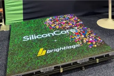 Производитель светодиодных экранов компания SiliconCore объявила о создании первого в отрасли LED-дисплея с нативной сенсорной функцией, встроенной непосредственно в конструкцию экрана.