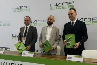 В рамках ЦИПР-2026 компании «Аквариус», «ХайТэк» и NtechLab подписали трехстороннее соглашение о стратегическом партнерстве, направленном на создание программно-аппаратного комплекса для мультиобъектной видеоаналитики и биометрической идентификации. Новый ПАК позволит устранить зависимость от зарубежного оборудования: все его составляющие - российского производства, что делает проект первым подобного рода на отечественном рынке. Первые коммерческие поставки комплекса запланированы на второе полугодие 2026 года.