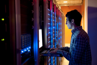Компания IBM подхватила идею аренды, предложив недорогую фиксированную подписку на одноядерные серверы System i на базе семейства суперскалярных симметричных мультипроцессоров Power 10.