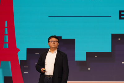 На конференции KubeCon + CloudNativeCon Europe 2024, состоявшейся в Париже 21 марта, Деннис Гу (Dennis Gu), главный архитектор Huawei Cloud, в своей программной речи под названием «Облачно-ориентированные технологии и ИИ – наступление интеллектуальной эры благодаря непрерывным инновациям с открытым исходным кодом» отметил, что интеграция облачно-ориентированных и ИИ-технологий имеет решающее значение для трансформации отрасли. Huawei Cloud планирует продолжать внедрять инновационные проекты с открытым исходным кодом и сотрудничать с разработчиками, чтобы ускорить наступление интеллектуальной эры.