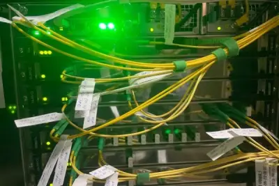РТК-Сервис выполнил полный перерасчет оптического бюджета DWDM-сети без участия вендора, снизив риски потери десятка терабайтов трафика. Инженеры интегратора проанализировали более 300 сегментов магистральной и региональной сети оператора связи, увеличили ее эксплуатационный запас и практически свели к нулю отказы, связанные с нестабильной работой оборудования.