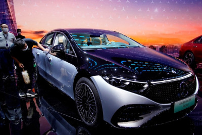 Представители компании Mercedes Benz считают, что во второй половине десятилетия будут созданы производственные линии, производящие исключительно электромобили.