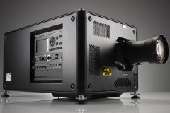 Как сообщают в компании Barco, данный проектор ориентирован на аудиторию бизнес сегмента для работы в условиях с неконтролируемым освещением и на больших площадках.