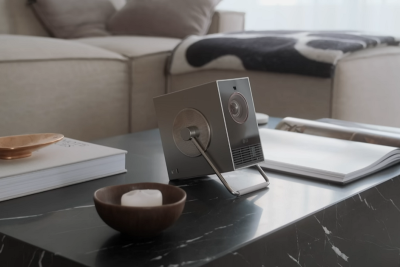 Компания LG Electronics (LG) представит на выставке IFA 2024, которая пройдет с 6 по 10 сентября в Берлине, Германия, свой мощный мини-проектор 4K LG CineBeam Q (модель HU710PB). На стенде также будет специальная фотозона, где посетители смогут сделать фотографии на фоне визуальных эффектов, проецируемых CineBeam Q.