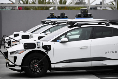 Компания Waymo отозвала 1212 роботакси, чтобы устранить основную проблему программного обеспечения, приводящую к риску столкновений с цепями, воротами и другими дорожными ограждениями.