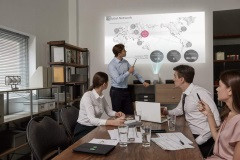 Elittech предлагает со склада в Москве долгожданный ультракороткофокусный лазерный проектор ProBeam HF85JS, анонсированный производителем в сентябре 2017 года на европейской выставке электроники и бытовой техники IFA в Берлине.