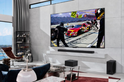 Серия телевизоров LG OLED evo M4 с прилагаемым Zero Connect Box, который обеспечивает беспроводное соединение между телевизором и ресивером, включает различные диагонали от 65 и 77 до 83 и 97 дюймов. Это помогает учитывать личные предпочтения и особенности пространств как можно большего числа клиентов. Работающий на передовом процессоре с искусственным интеллектом LG α (Alpha) 11, OLED M4 обеспечивает отличное качество просмотра, а его фирменная технология беспроводной передачи открывает новые возможности в организации жилого пространства.