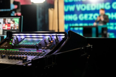 Обновления позволяют настраивать ST 2110 и AES67 непосредственно в Dante Controller, добавляют поддержку частоты дискретизации 96 кГц и улучшения для более широкой сетевой совместимости со ST 2110.