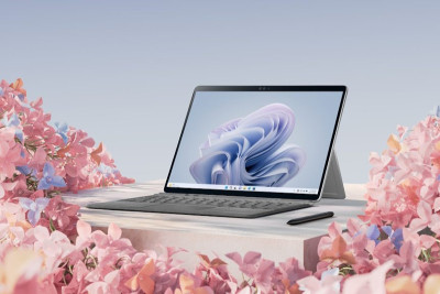 Корпорация Microsoft разрабатывает новые версии планшета Surface Pro и ноутбука Surface Laptop, оптимизированные для работы с программным обеспечением искусственного интеллекта.