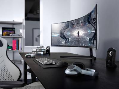 Samsung Electronics, глобальный лидер в сегменте игровых мониторов*, представляет принципиально новую серию изогнутых игровых мониторов Odyssey на международной выставке потребительской электроники CES 2020. В нее входят модели G9 (экран 49 дюймов) и G7 (экран 32 и 27 дюймов) с рекордно высокой изогнутостью (радиус изгиба 1000 мм/1000R) и технологией QLED.
