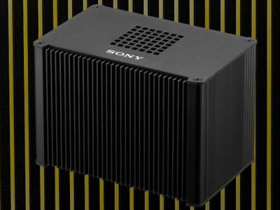 С помощью REA-C1000 каждая организация сможет самостоятельно, с малыми затратами, создавать увлекательный видеоконтент профессионального качества.