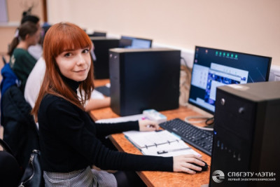 В Санкт-Петербургском государственном электротехническом университете «ЛЭТИ» завершился финал всероссийских киберучений «Кибер-2025», проходивший с 4 по 5 октября. Будущие специалисты по информационной безопасности — студенты профильных специальностей из ведущих вузов и колледжей страны — оттачивали практические навыки в расследовании компьютерных атак и киберинцидентов.