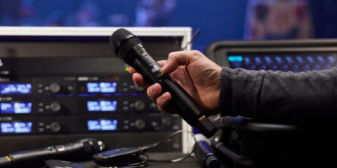Shure представляет беспроводную микрофонную систему SLX-D+