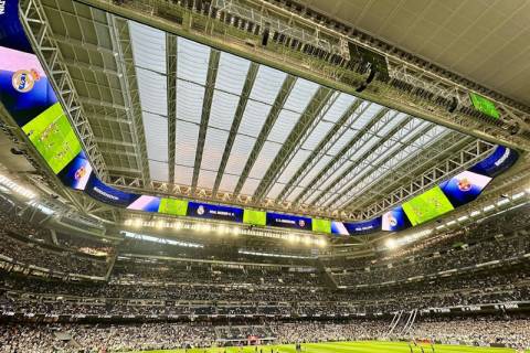 Огромный светодиодный экран футбольного клуба «Реал» дебютировал в Эль-Класико