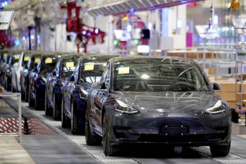В январе Tesla сократит производство электромобилей из-за китайского Нового года