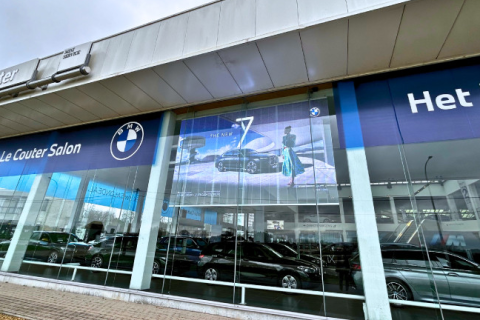 Современный стиль BMW Le Couter с прозрачным LED-экраном Leyard Tfree