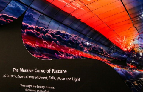 CES 2019: "OLED водопад" на стенде LG
