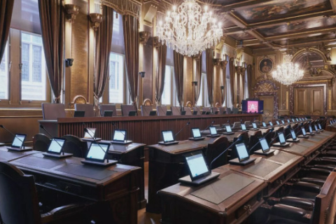 Зал Совета в Антверпене: гармония истории и технологий