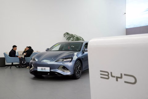 Китайская компания BYD снижает стартовую цену на электромобили Seal