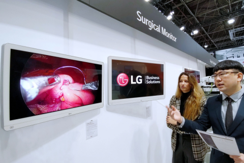 LG представляет свой первый хирургический Mini LED монитор на выставке MEDICA 2022 в Германии