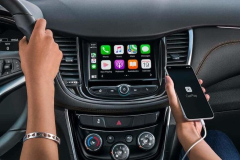 GM планирует постепенно отказаться от Apple CarPlay в своих электромобилях
